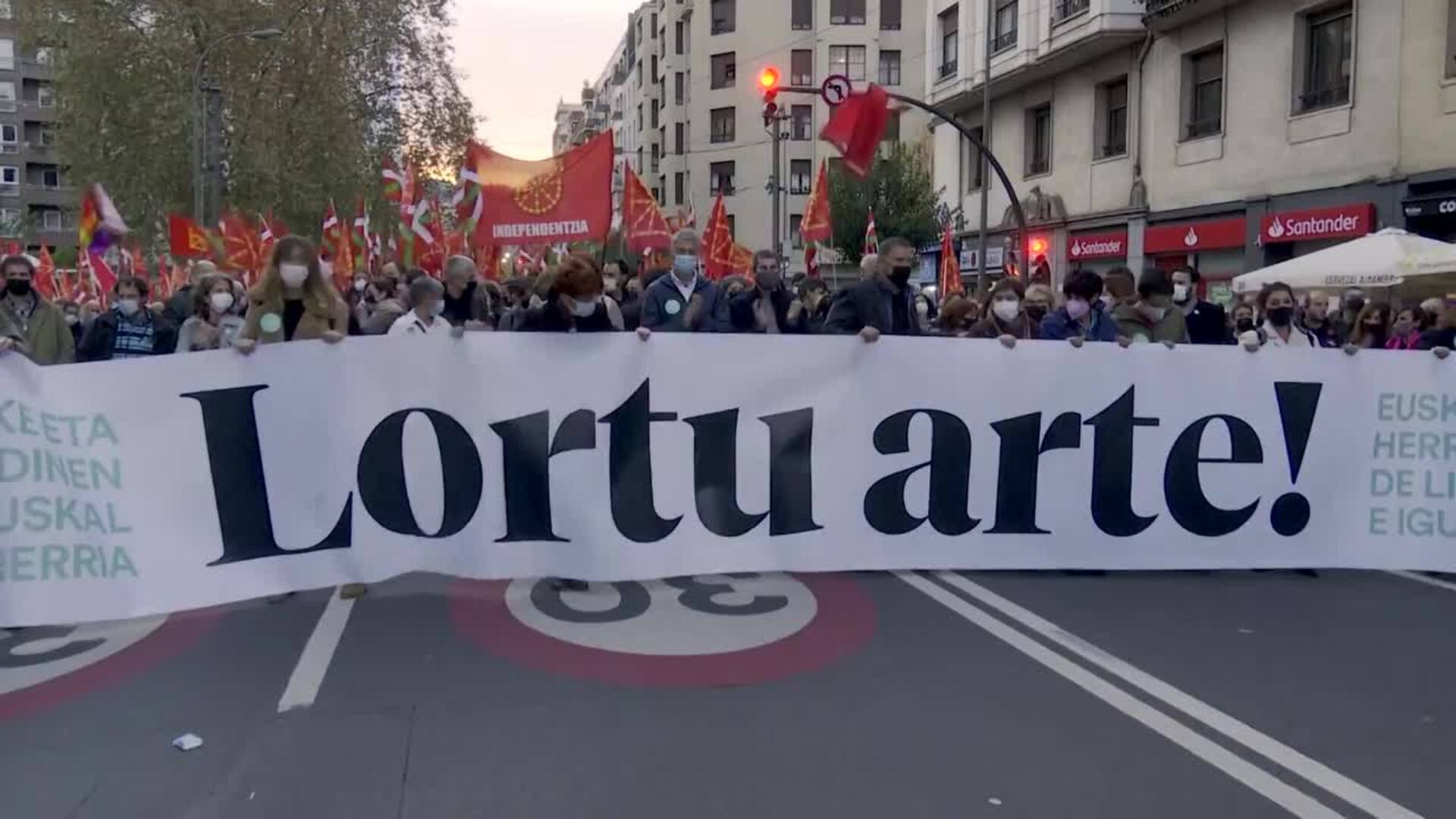 Miles de personas secundan en Bilbao la marcha de EH Bildu por un nuevo liderazgo