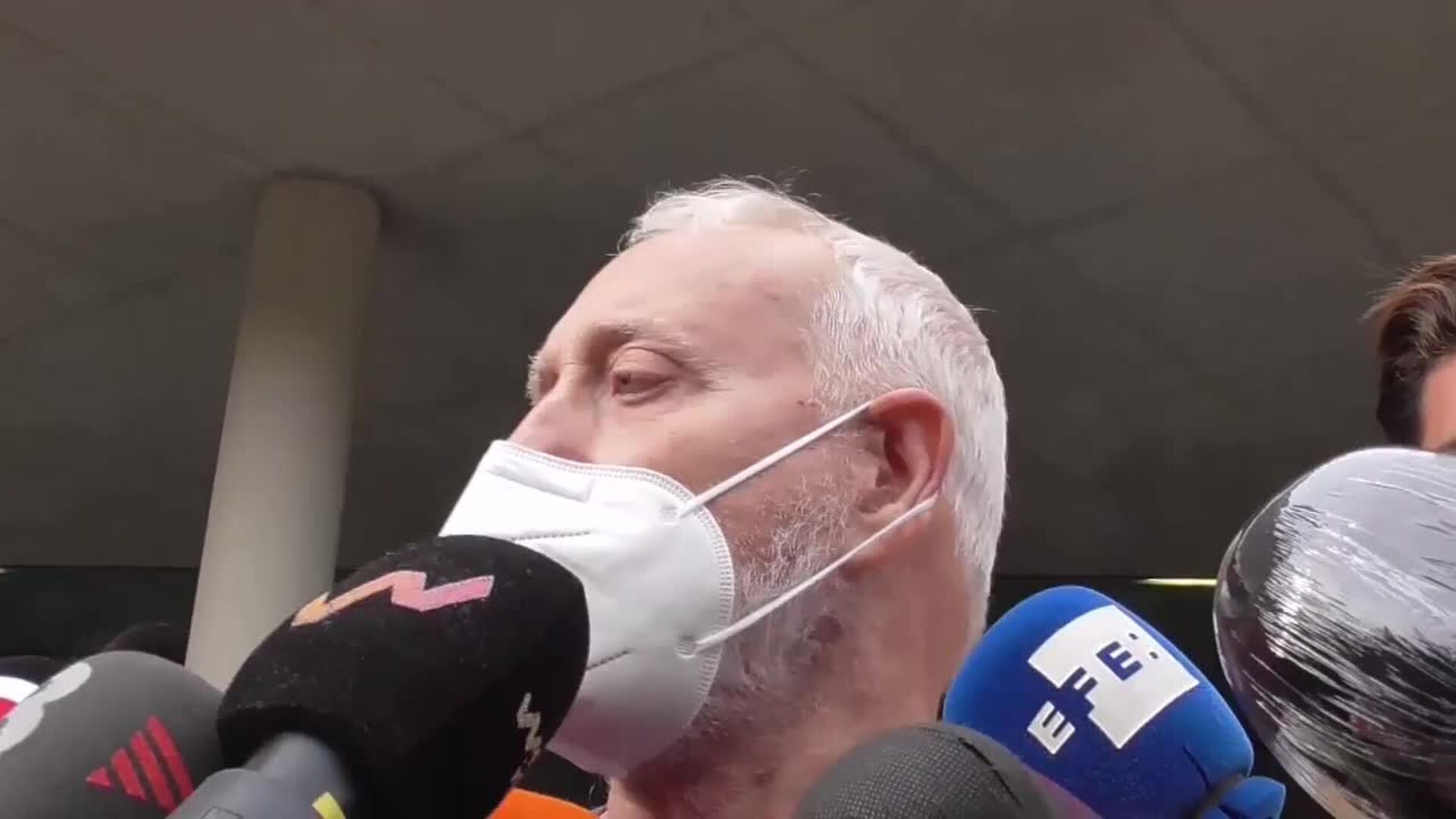 El juez mantiene en libertad a la mujer de Mainat y le impone una orden de alejamiento