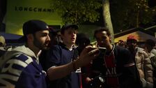La afición del París Saint-Germain celebra el pase de su equipo a la final de la Liga de Campeones