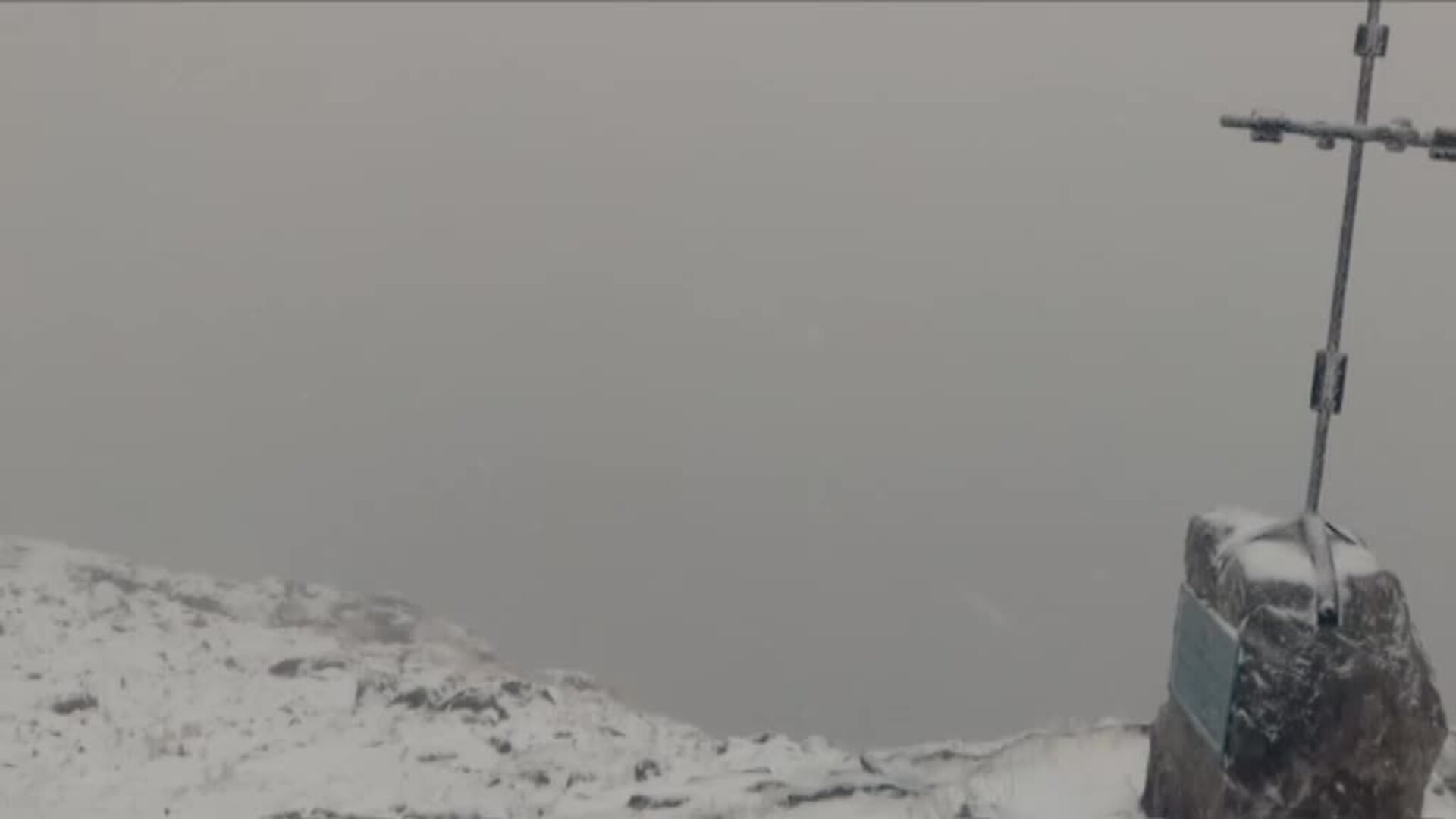 La increíble nevada que tiñe de blanco los Picos de Europa en agosto