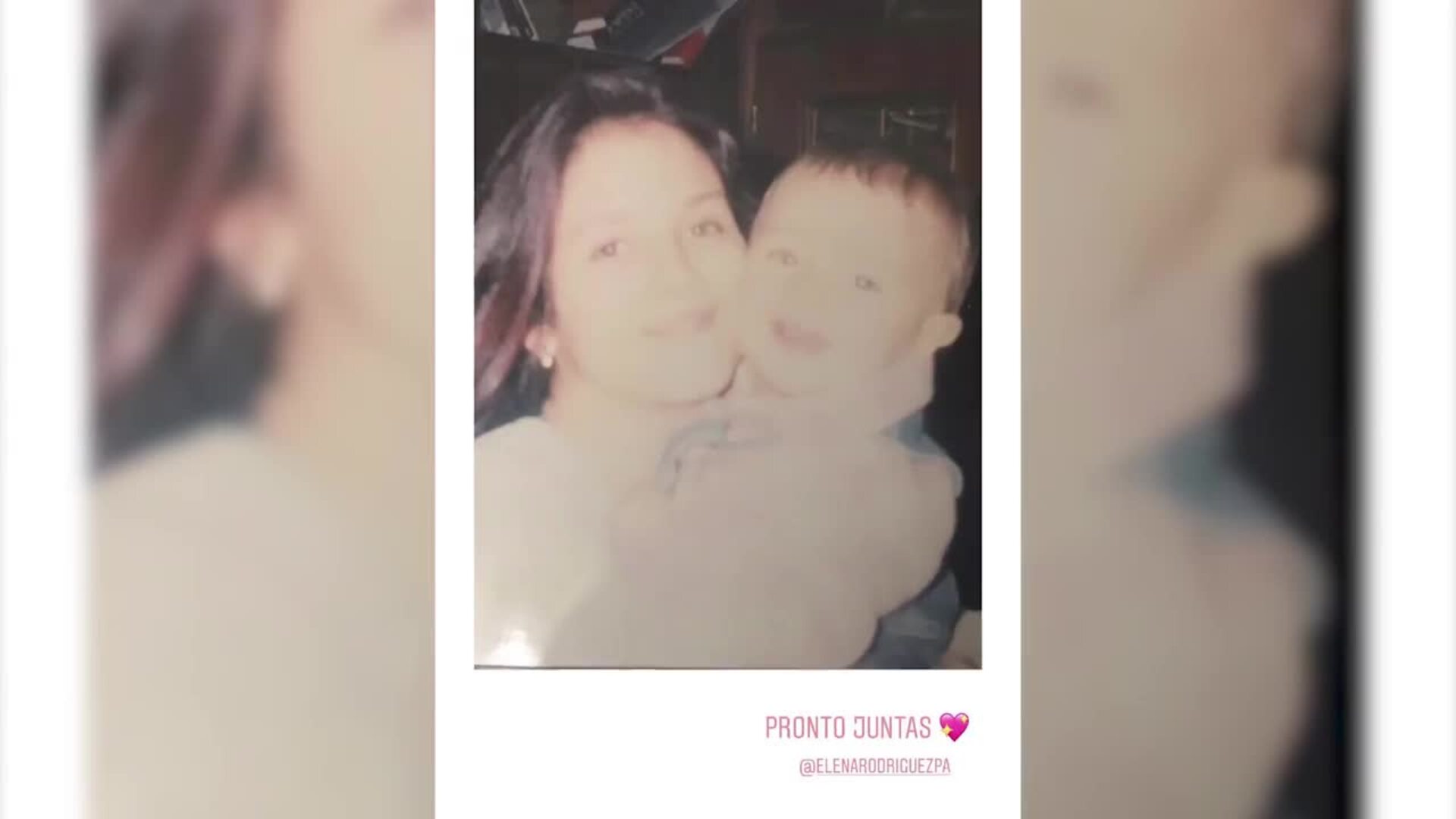 Adara comparte dos fotografías de su infancia junto a su madre