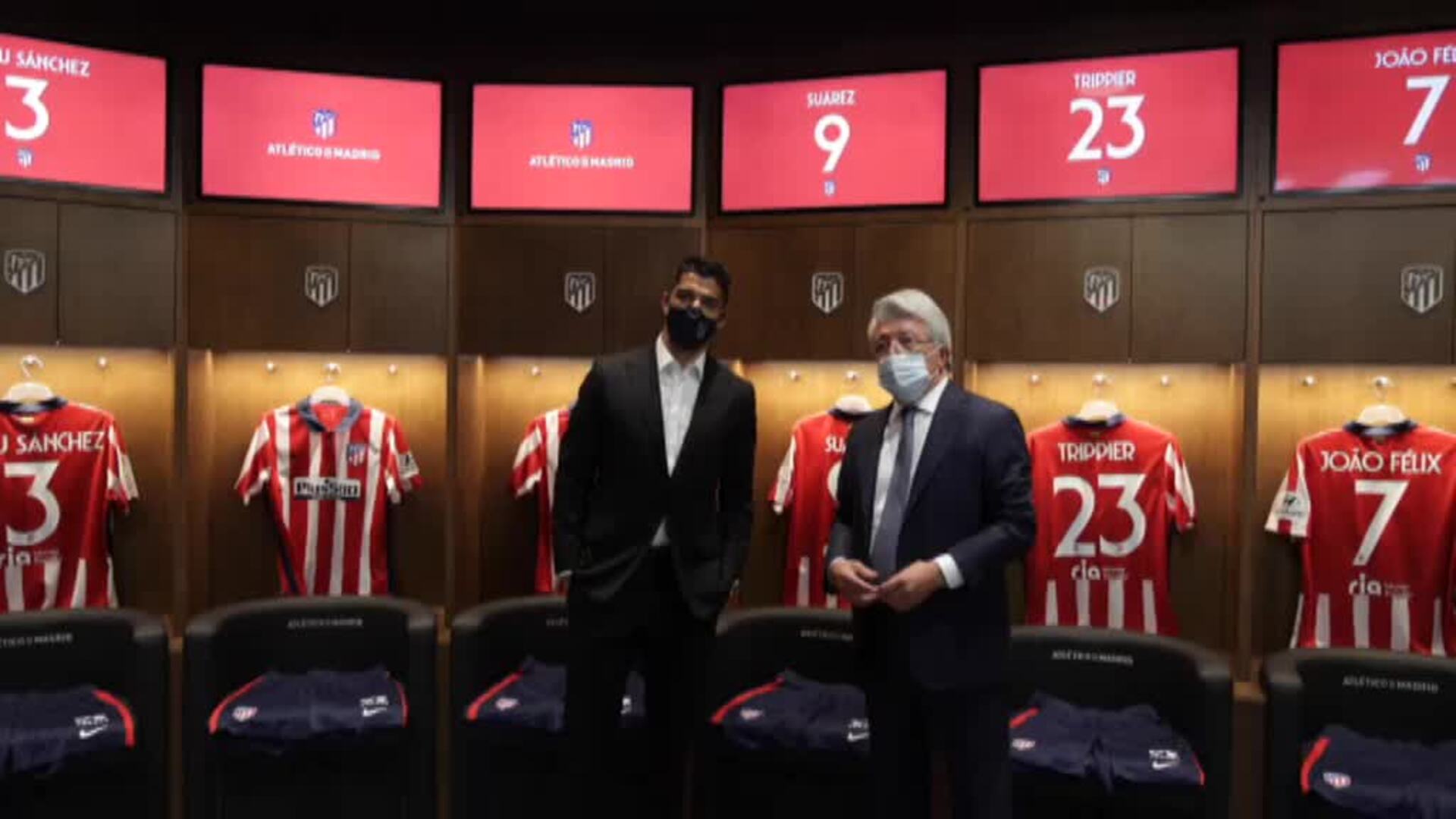 Luis Suárez firma hasta el 2022 y ya posa con la camiseta del Atlético de Madrid