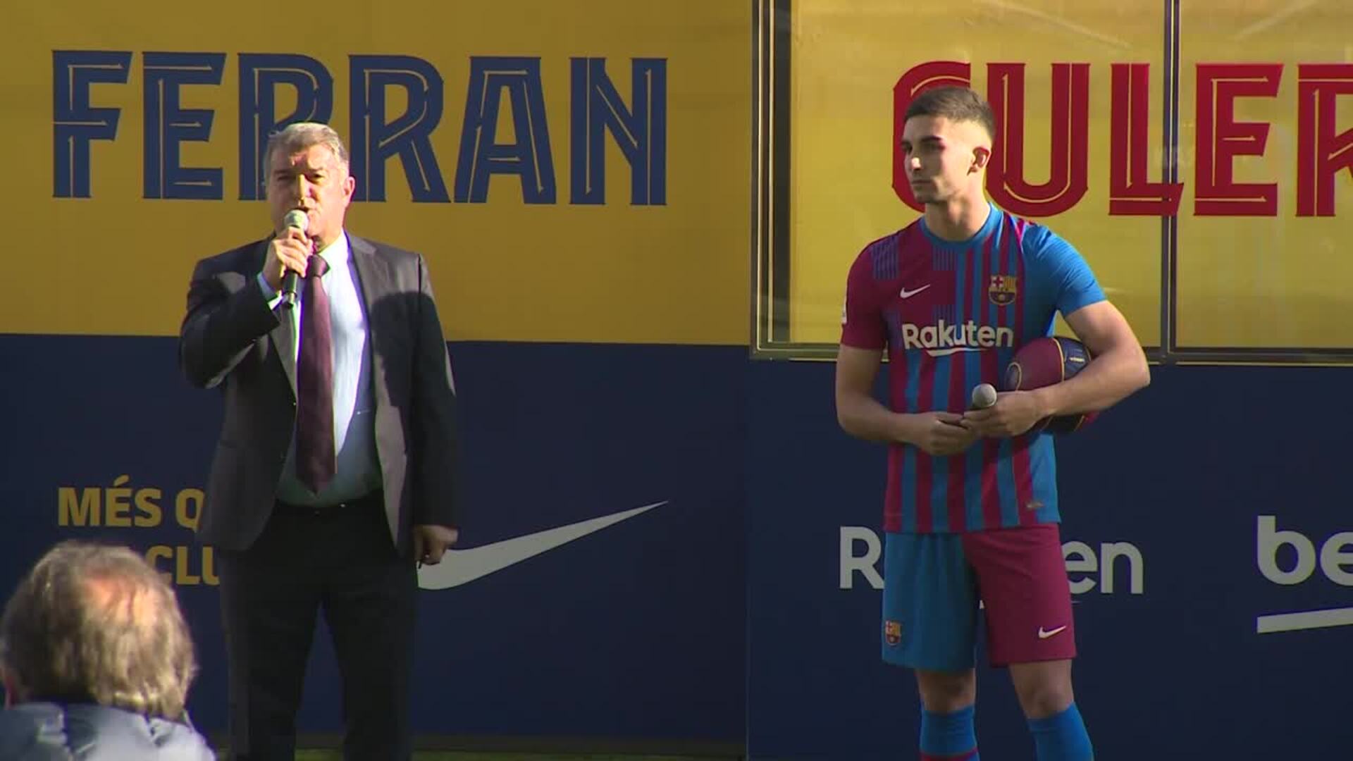 Laporta: &quot;Ferran Torres ha sido perseverante para venir&quot;
