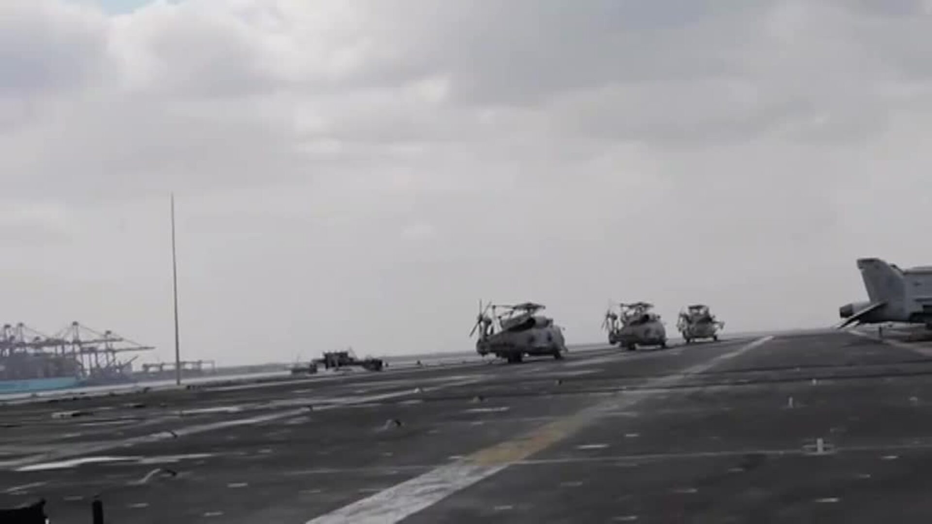 Cruzan el Canal de Suez los últimos barcos atascados por el Ever Given