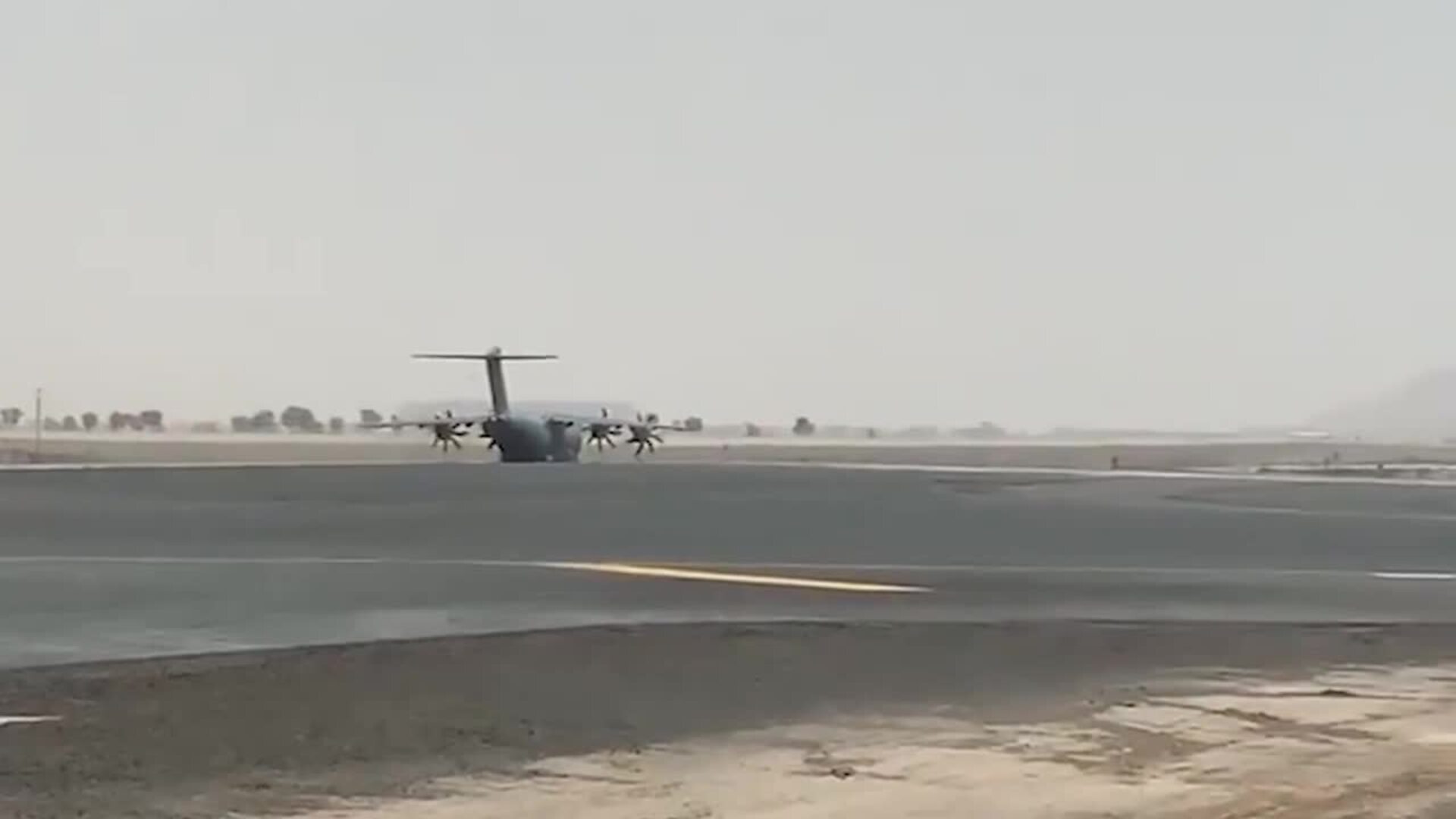 El primer avión para evacuar a españoles pone rumbo a Kabul