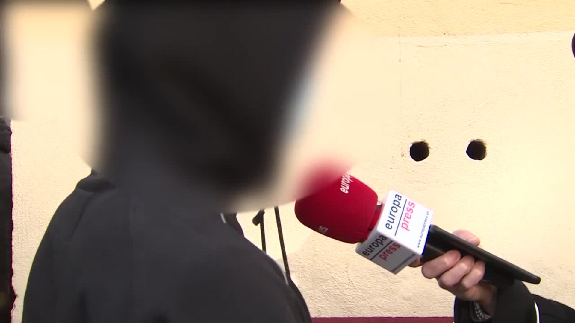 Algunos vecinos de Villaverde piden &quot;justicia&quot; ante el hombre abatido por la Policía