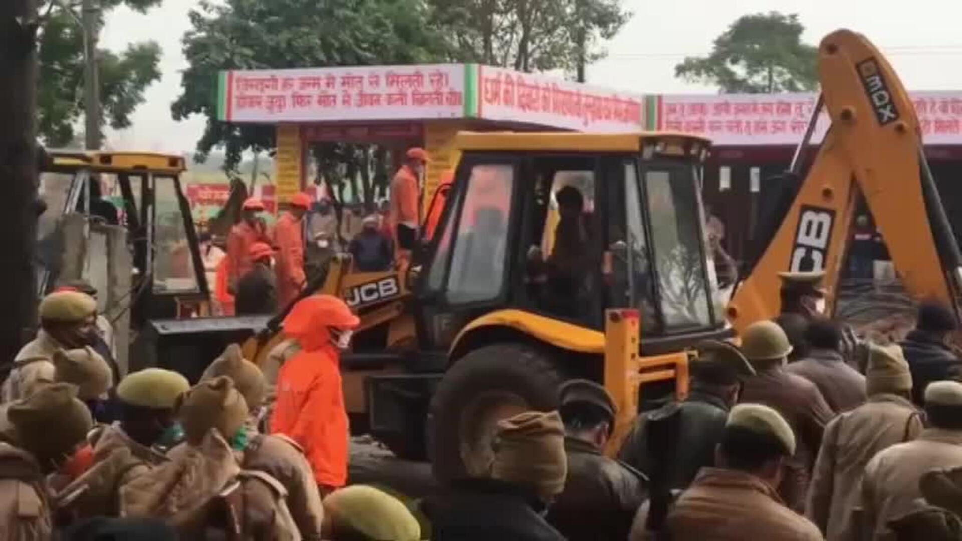 El desplome del tejado de un crematorio en la India causa 17 muertos