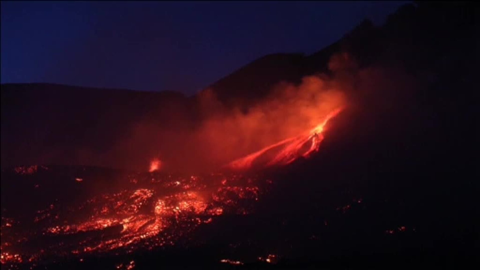 La impresionante belleza del Etna en erupción