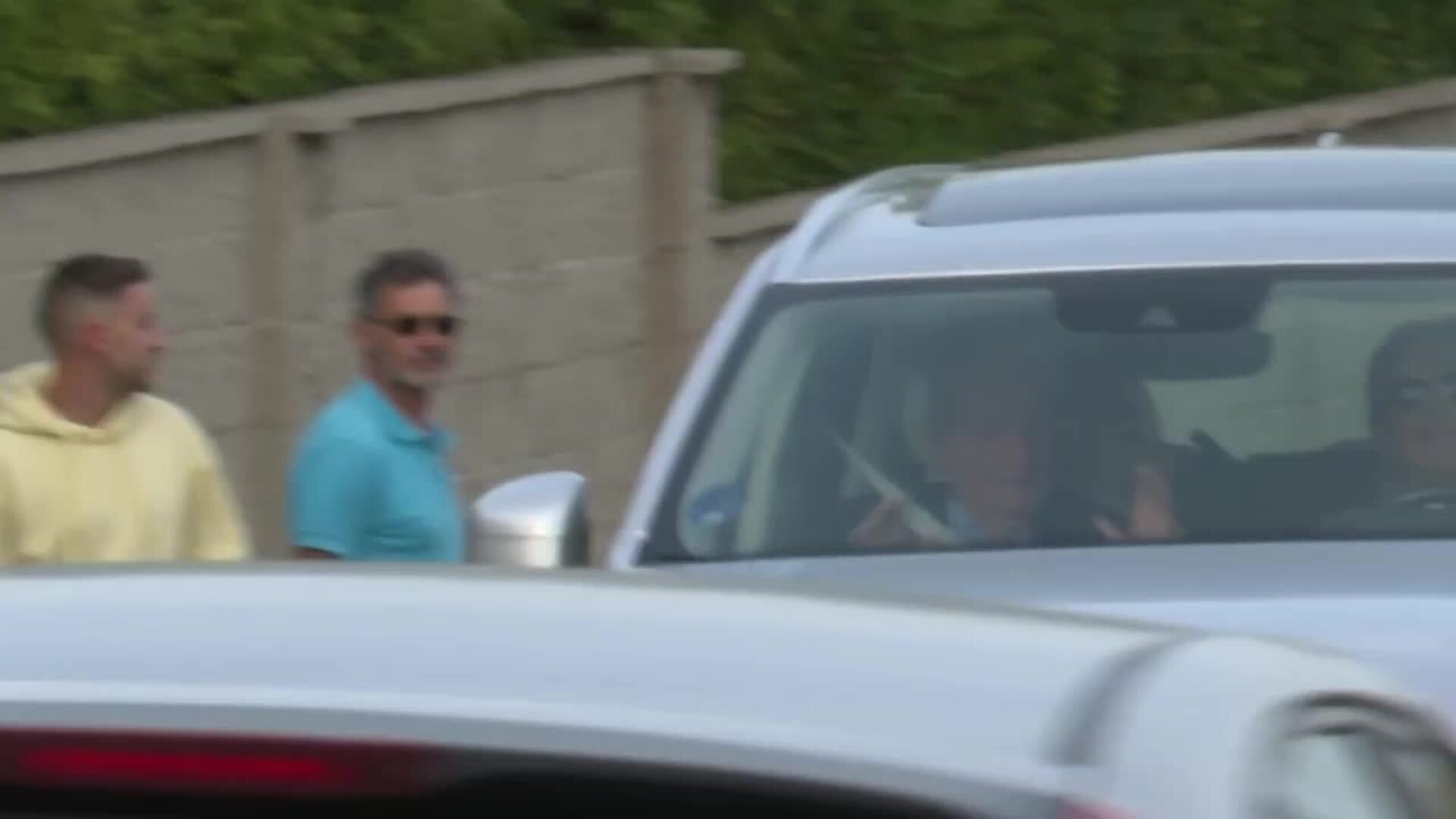 Don Juan Carlos I llega radiante y sin dejar de sonreír a Sanxenxo