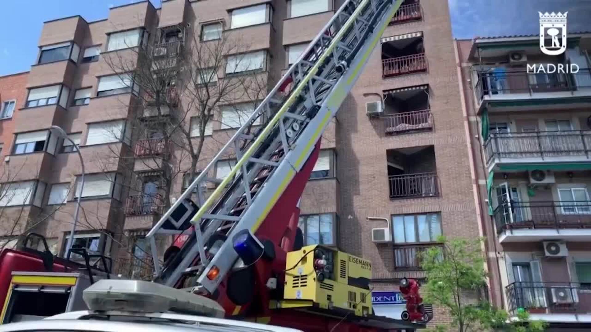 Una mujer mata a una vecina y muere al tirarse por la ventana de su casa en Carabanchel