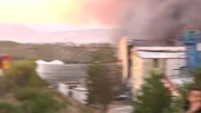 Un incendio destruye cuatro naves de una empresa de jamones en la localidad granadina de Otura