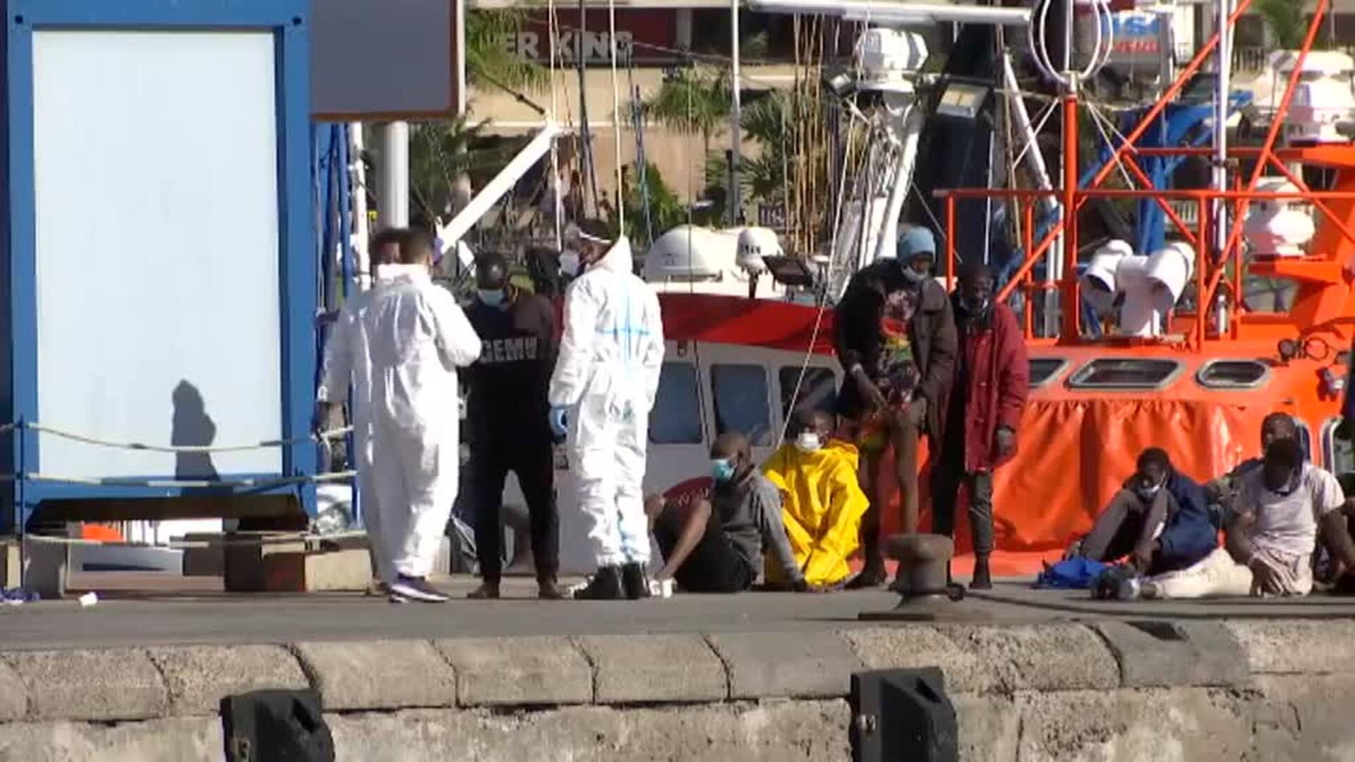 Rescatan en Tenerife una patera con 58 migrantes