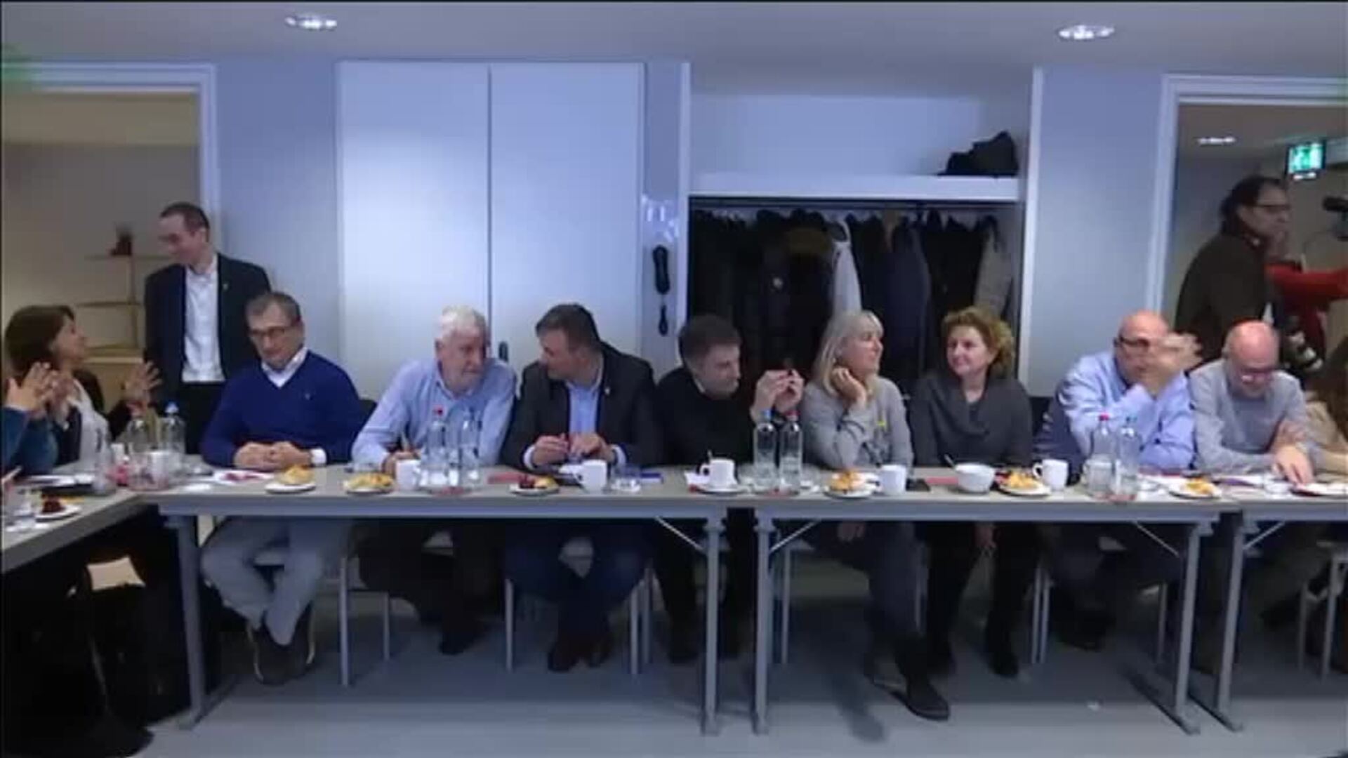 Puigdemont y Torra ajustan en Bruselas la posición de JxCat ante la investidura de Sánchez