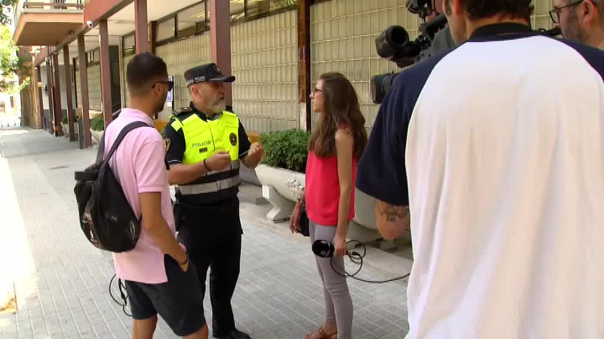 Quinientos euros de multa por pasear a una joven en el capó de un coche