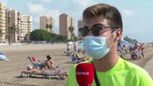 Una microalga en descomposición provoca una mancha negra en el mar y obliga a cerrar tres playas en Valencia