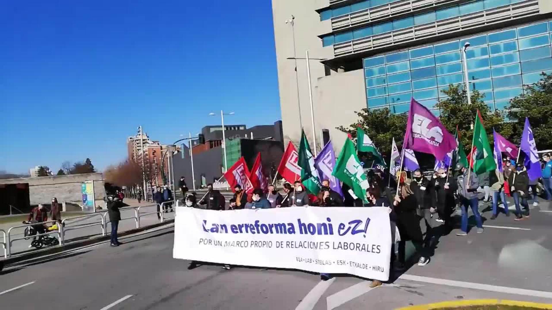 Una manifestación rechaza en Pamplona la reforma laboral