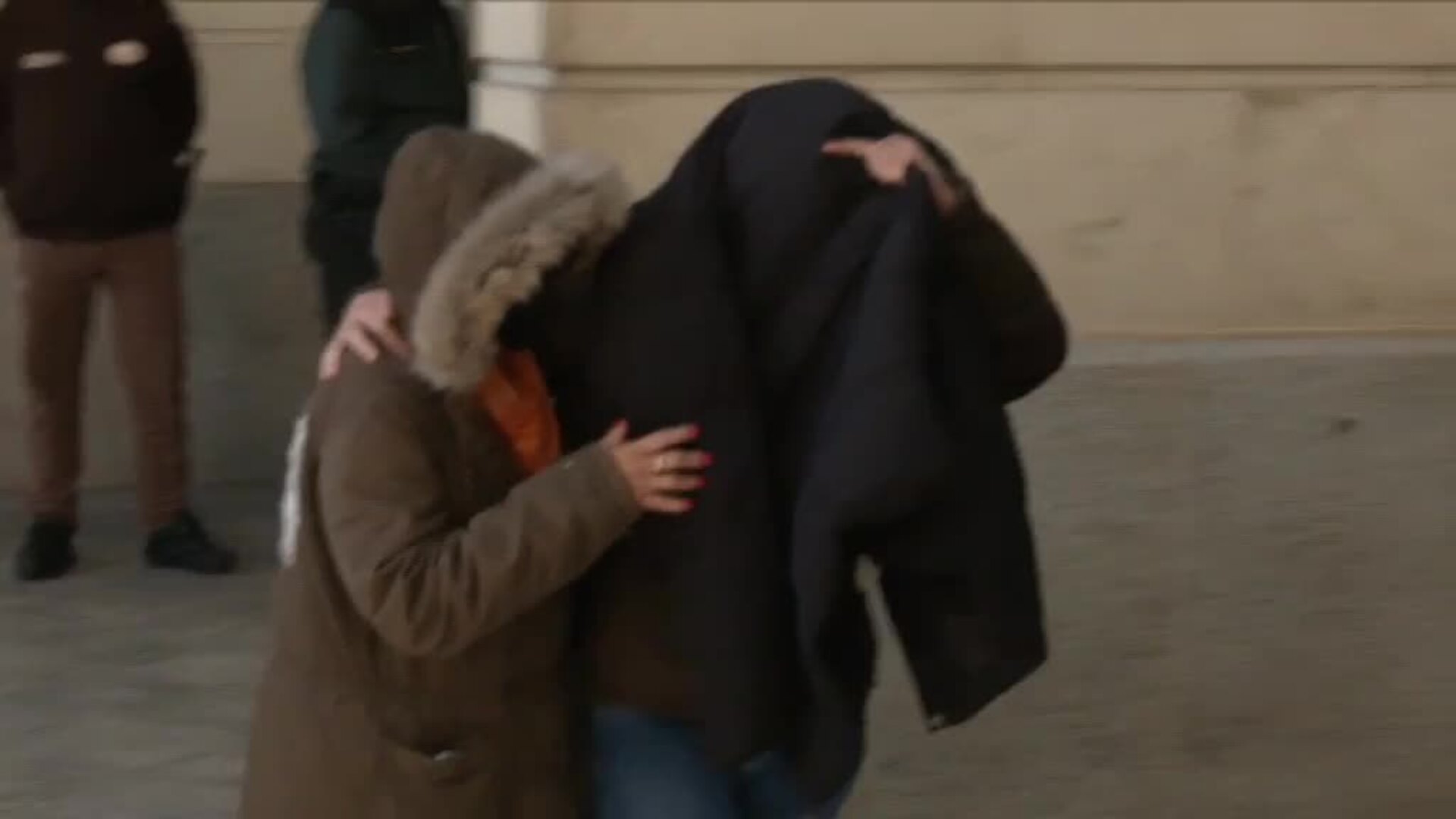 Libertad provisional para la madre que se llevó a sus dos hijos menores a Portugal para evitar que se vacunaran