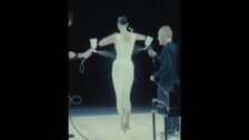 Bella Hadid y un vestido hecho con spray creado por un español