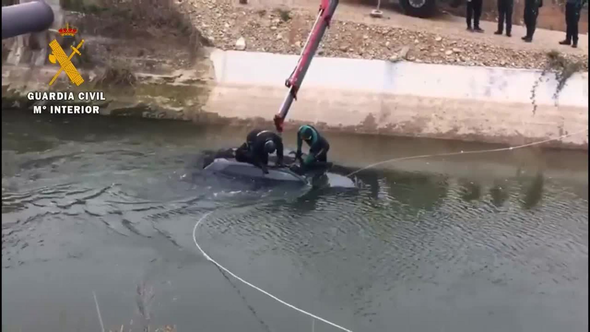 Guardia Civil recupera en el fondo del Canal de Lodosa un vehículo sustraído