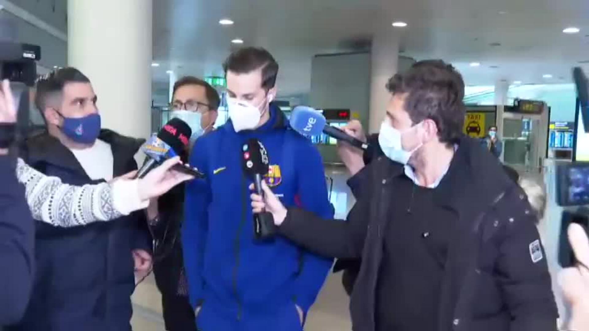 Heurtel llega a Barcelona con rostro serio y sin articular palabra