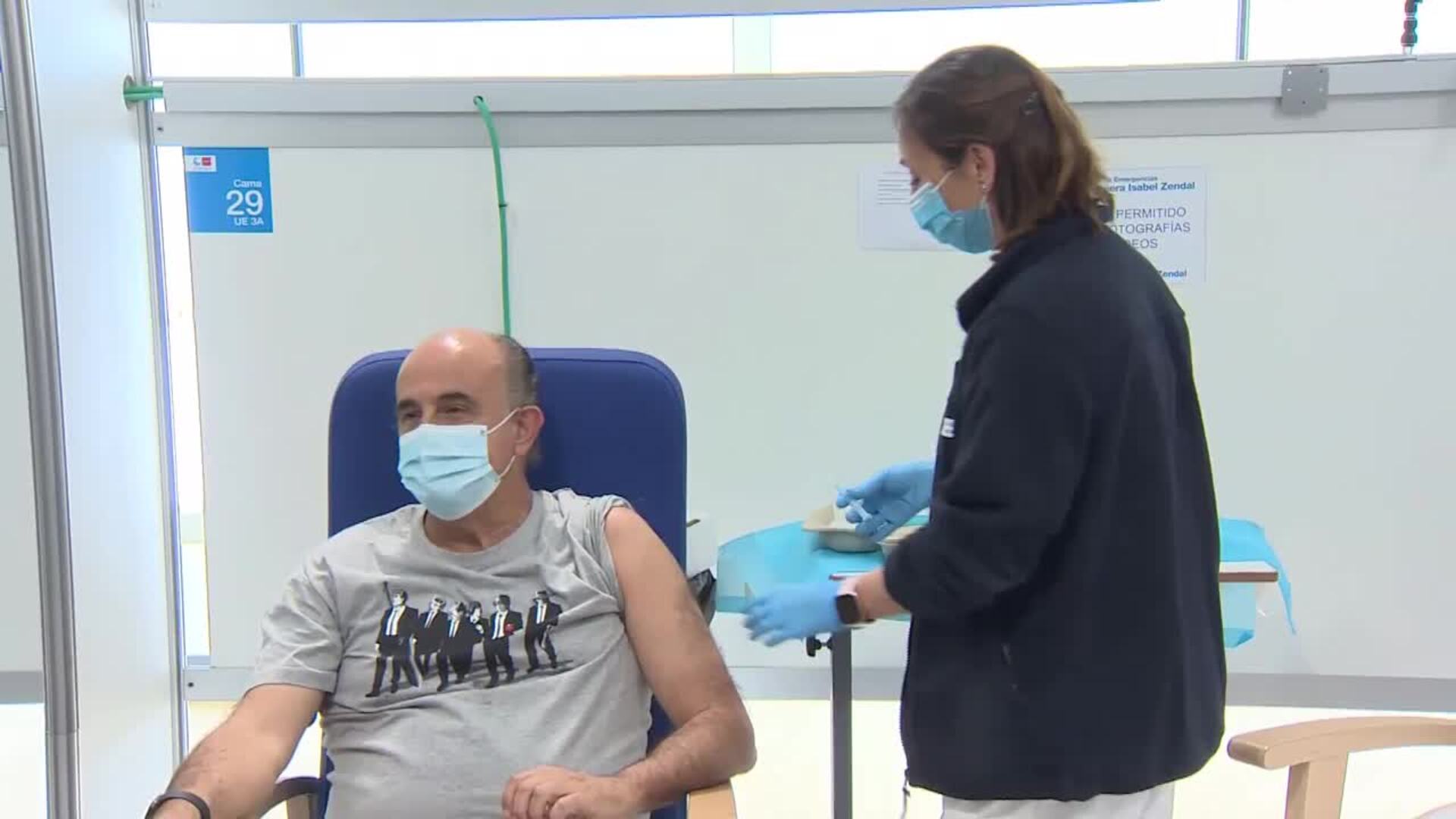 Antonio Zapatero recibe la vacuna de AstraZeneca