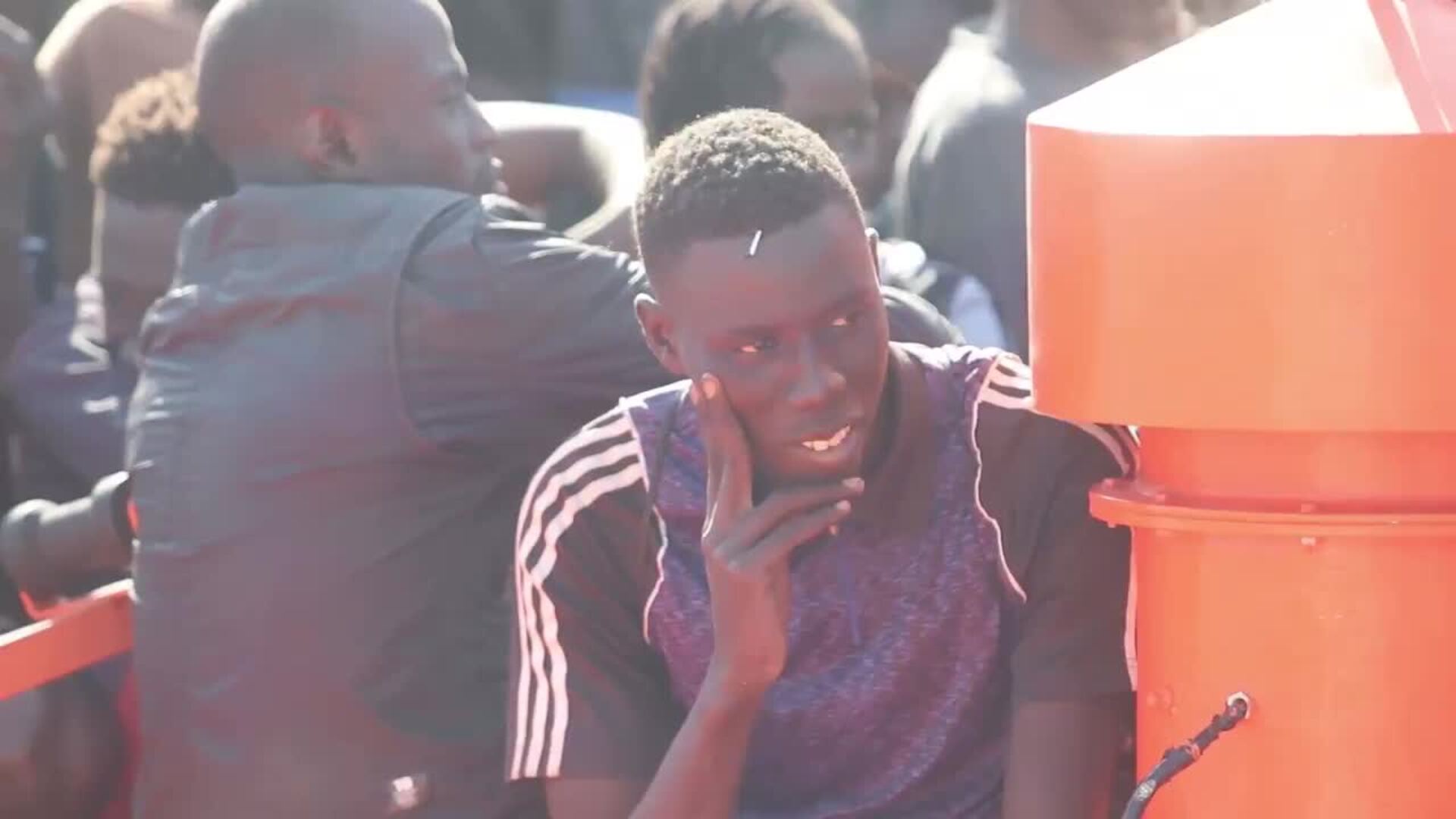 Llegan al puerto de Málaga 73 personas rescatadas en una patera