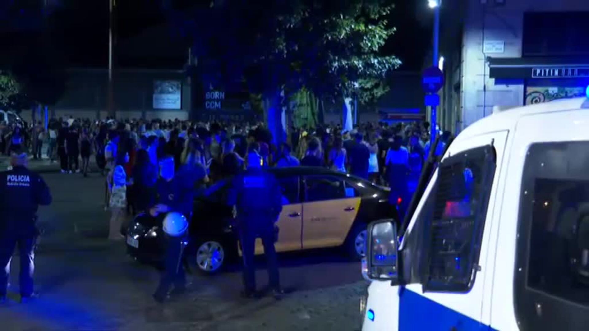 Aglomeraciones y botellones en Barcelona tras el fin de la mascarilla en exteriores