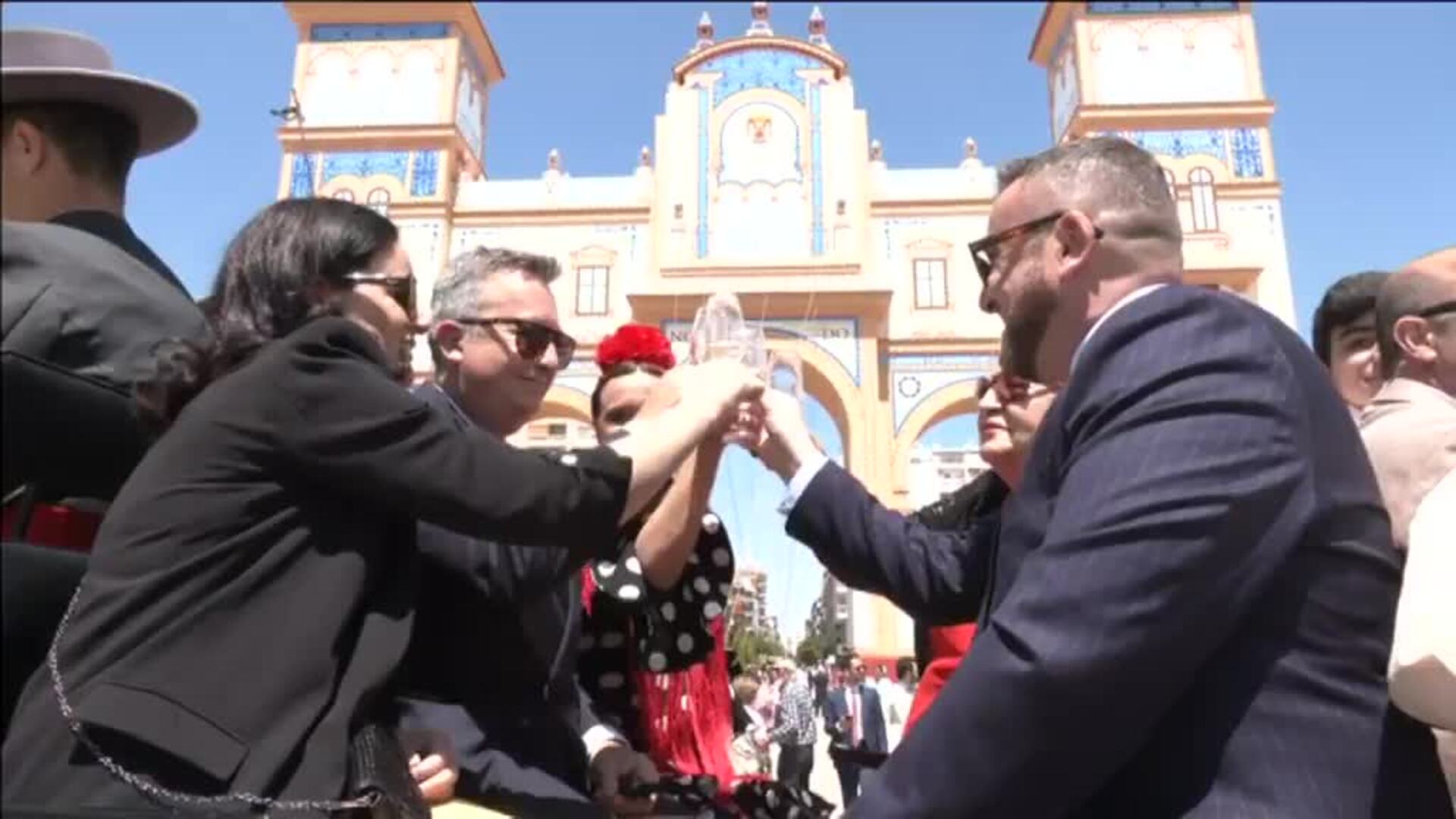 Un Real a rebosar acoge el segundo día de la Feria de Abril