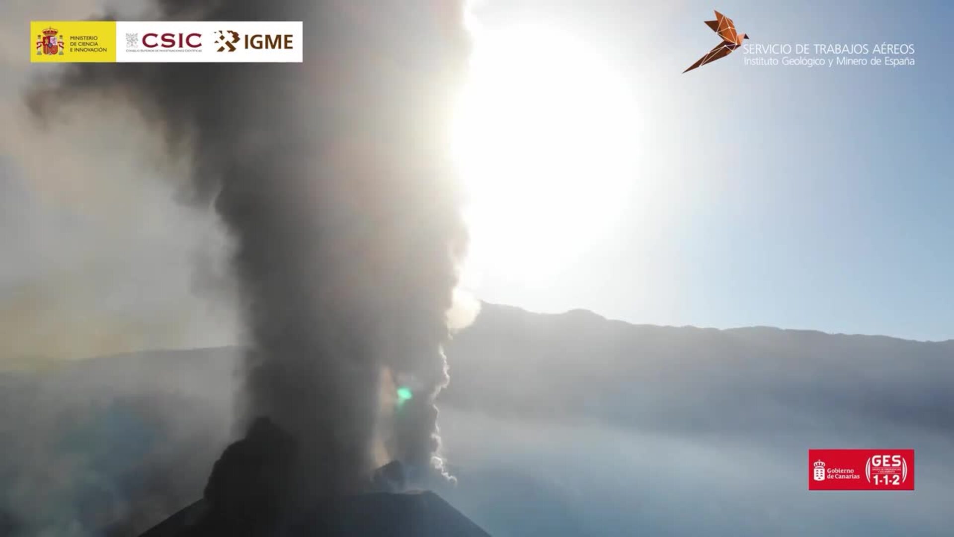 La fuerza de las coladas de lava en La Palma arrastran rocas de enormes dimensiones