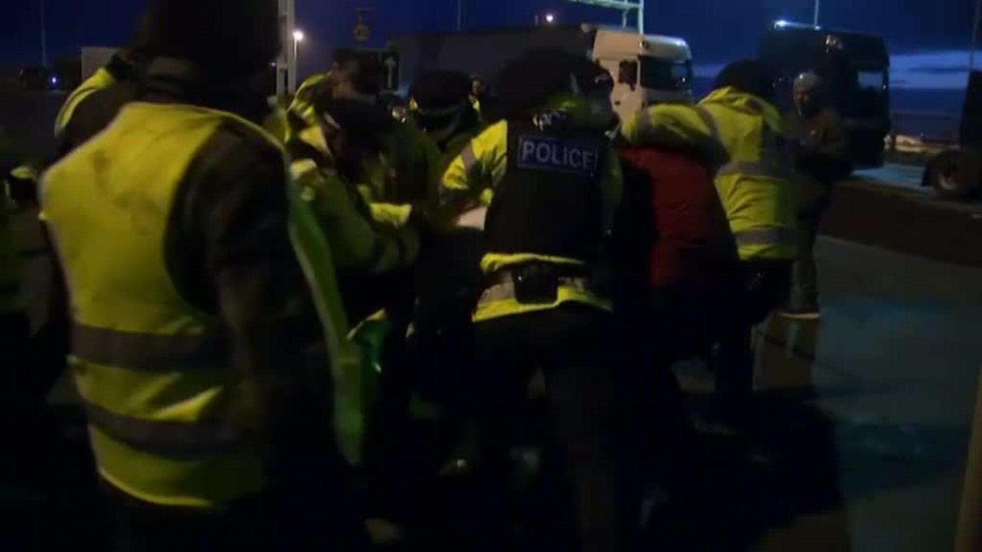 Miles de camioneros atrapados en Dover se someten a los test de coronavirus