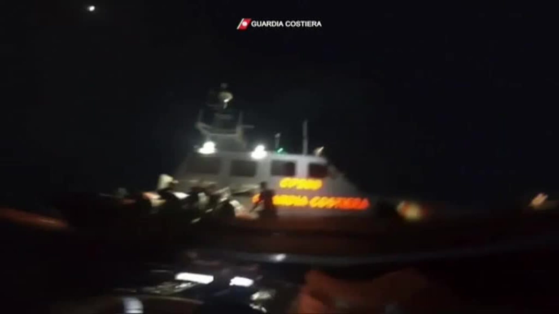 Noche de llegadas y naufragios en Lampedusa