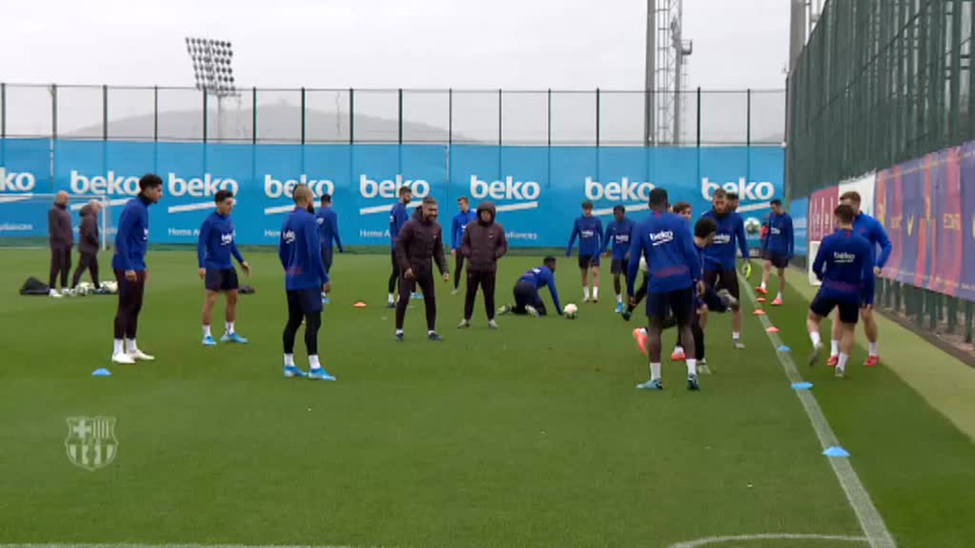 El FC Barcelona acude a entrenar