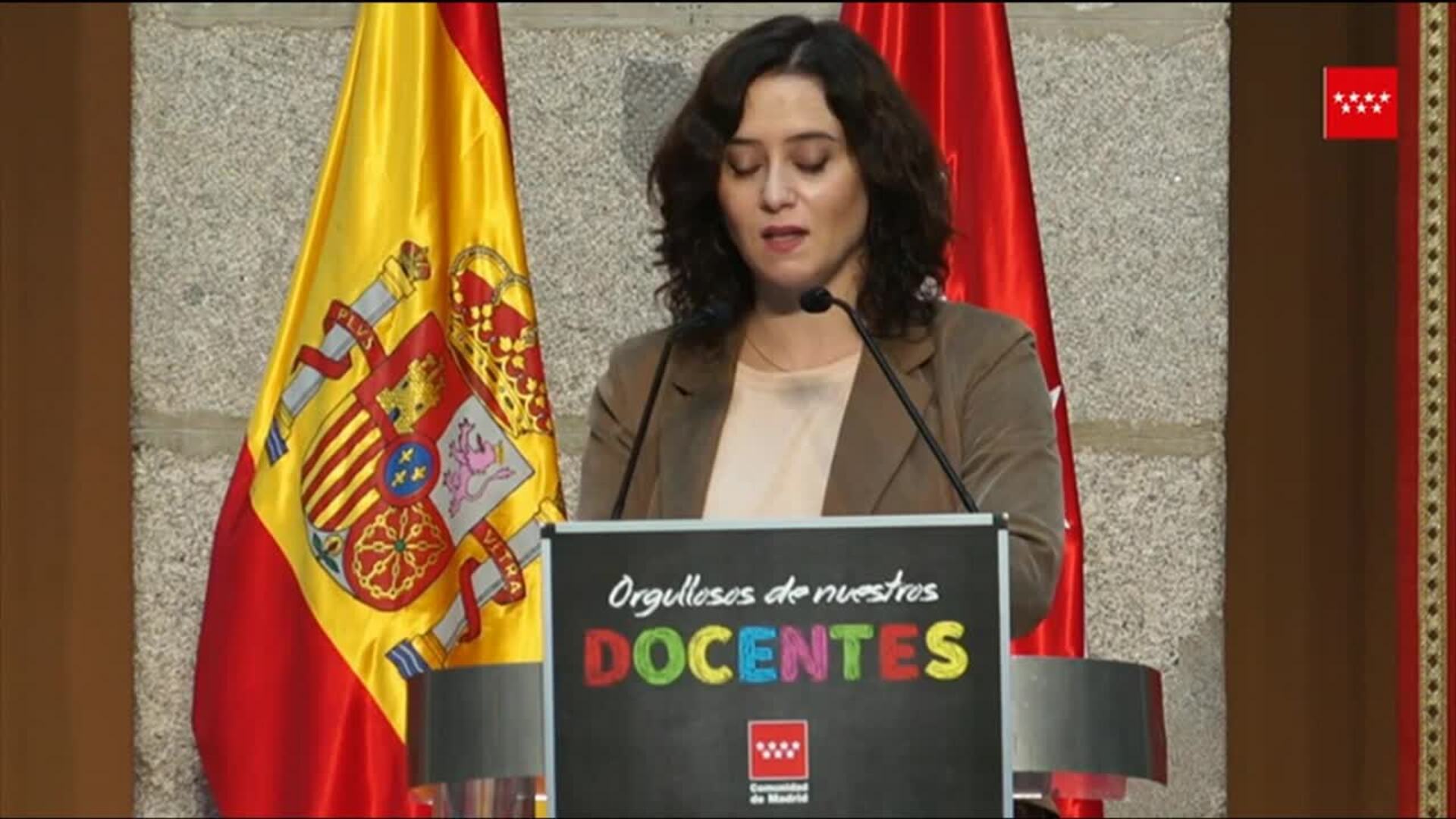 Ayuso cierra Madrid solo los puentes de noviembre bajo las críticas de Page