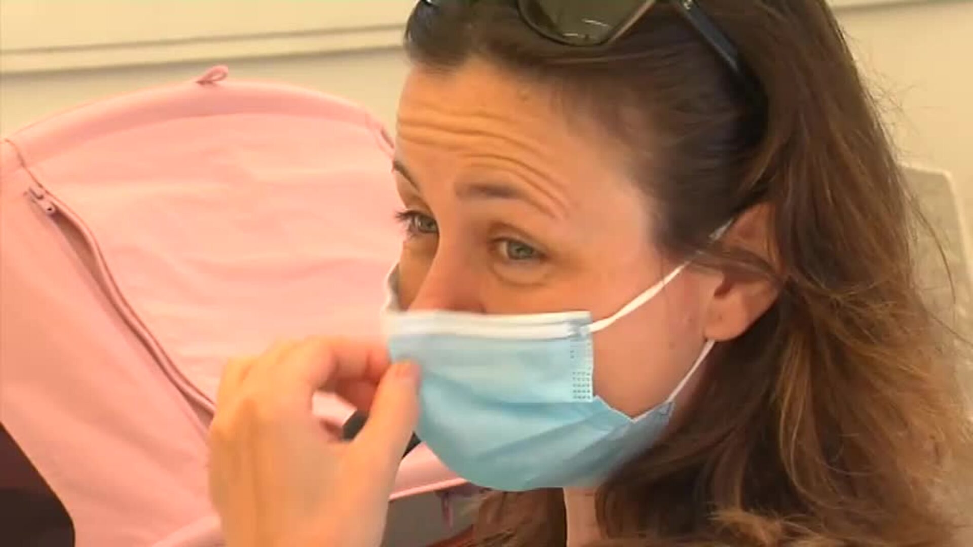 Las terrazas se llenan de personas con mascarillas