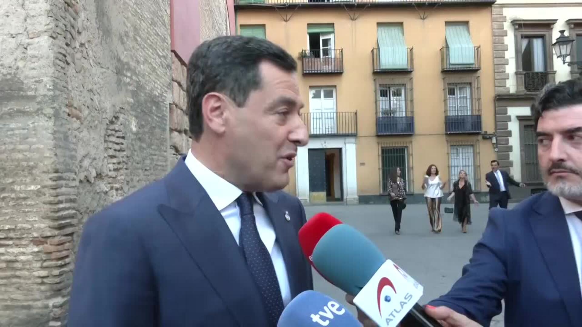 Moreno se muestra &quot;sorprendido&quot; por un plan de empleo al inicio de campaña