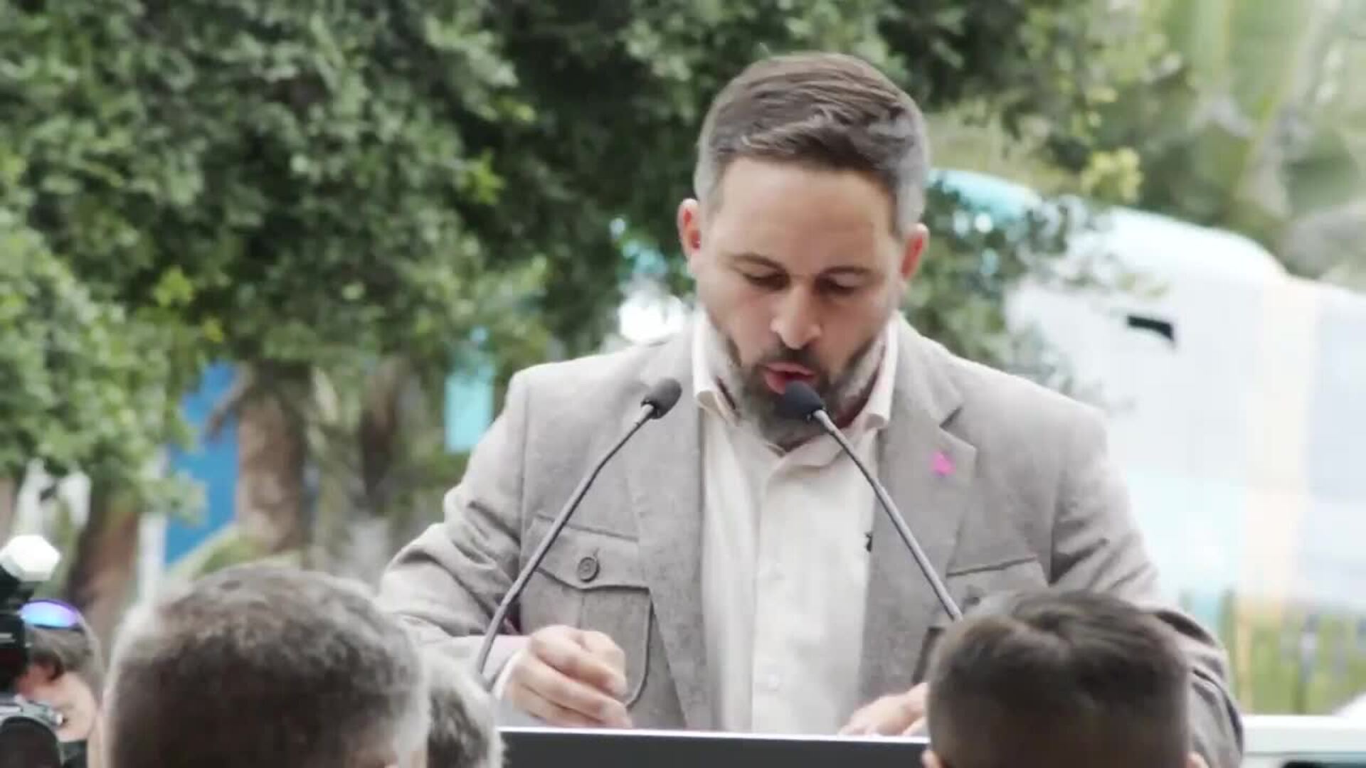 Abascal dice que &quot;élites&quot; quieren convertir Canarias &quot;en la T1 del tráfico ilegal&quot;