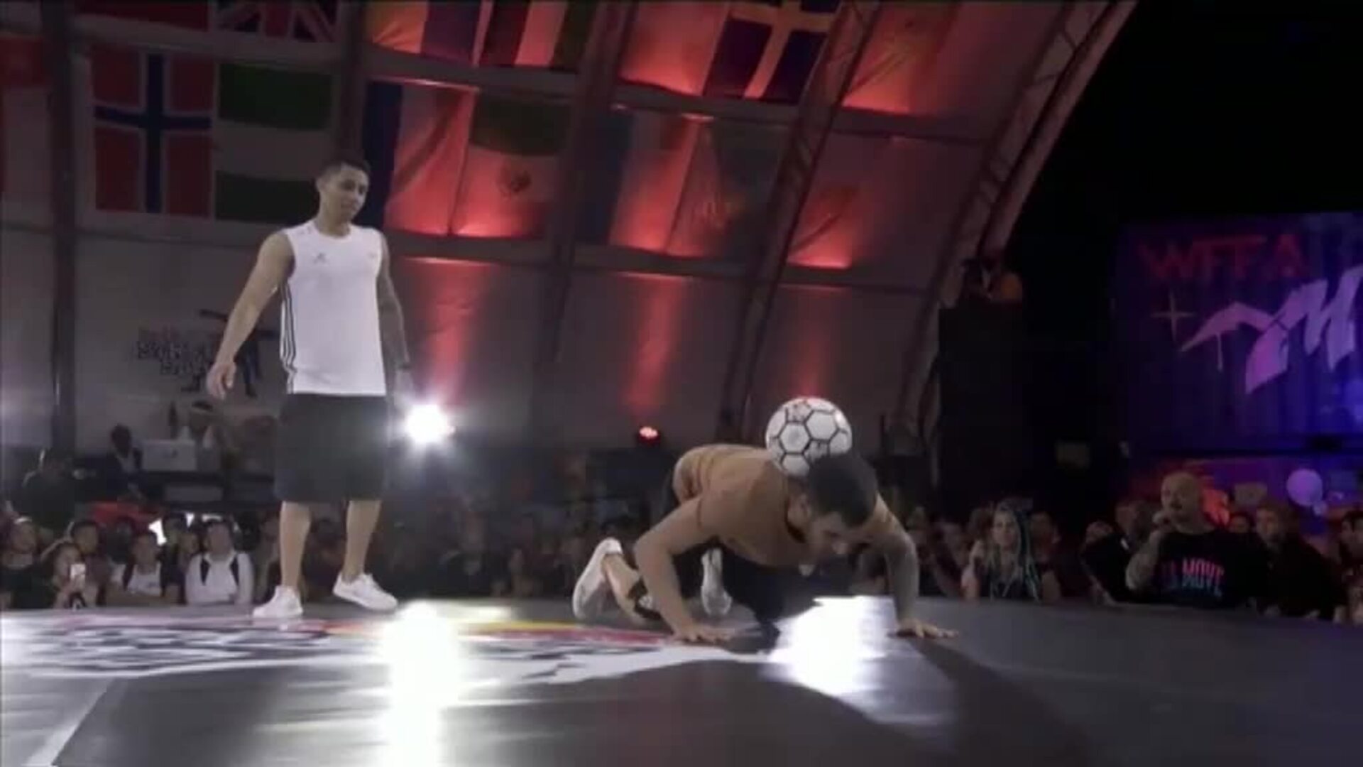 La francesa Melody Donchet gana el concurso de acrobacias &#039;Red Bull Street Style&#039;