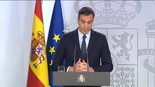 Sánchez comienza la campaña desde La Moncloa con su relato de ataques a Iglesias, Rivera y Casado