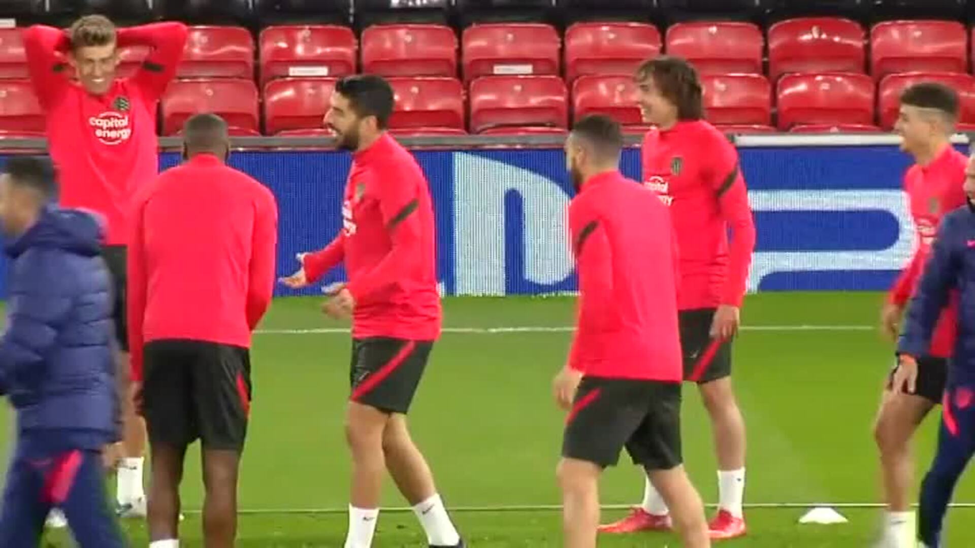 El Atlético toma contacto con el césped del Teatro de los Sueños