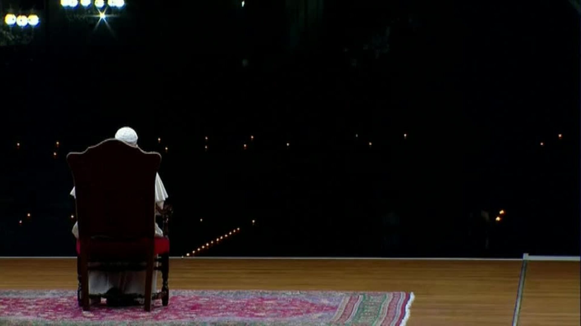 El papa preside el viacrucis del Viernes Santo sin la presencia de fieles