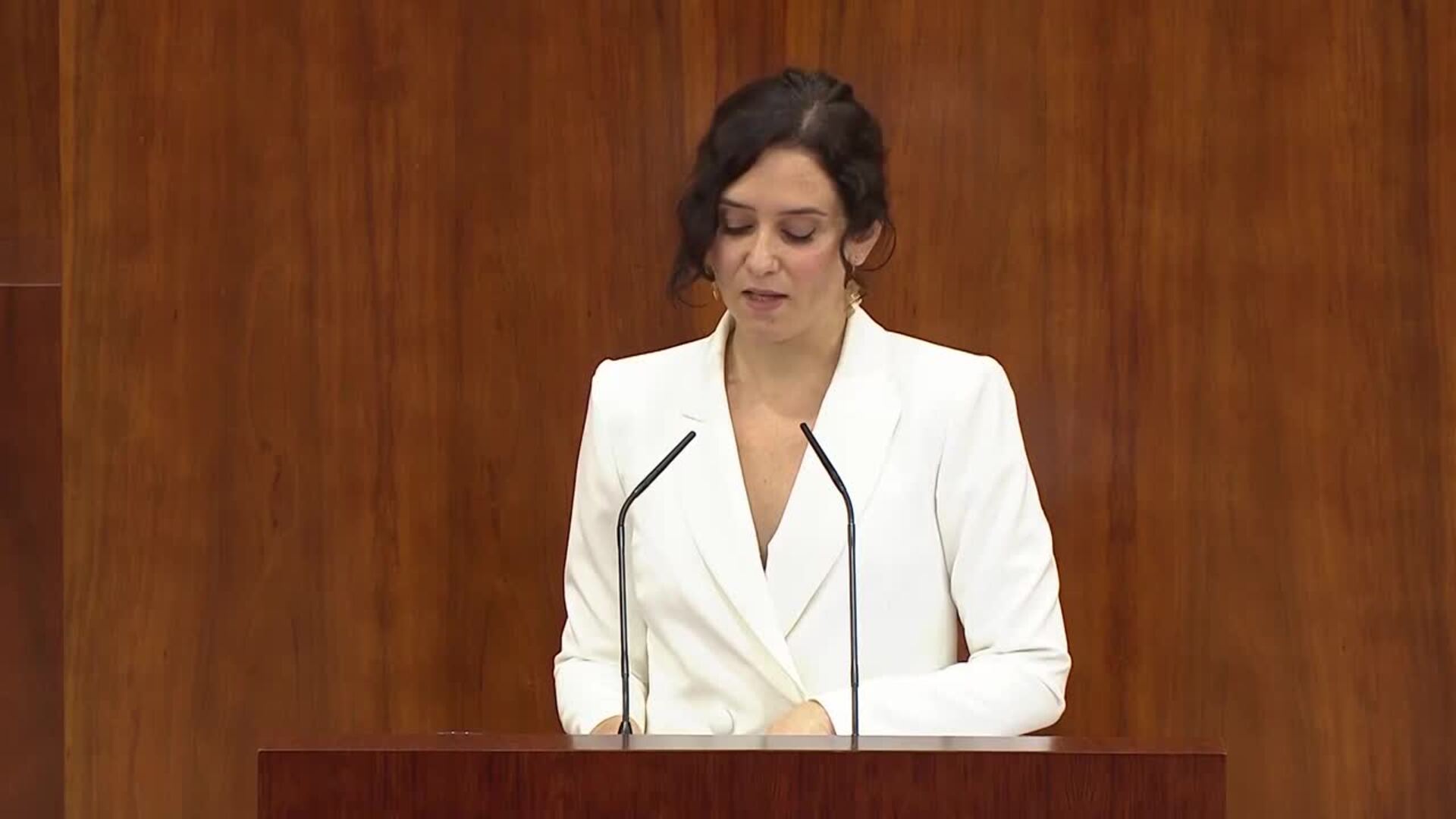 Ayuso dará ayudas de 14.500 euros por hijos para madres menores de 30