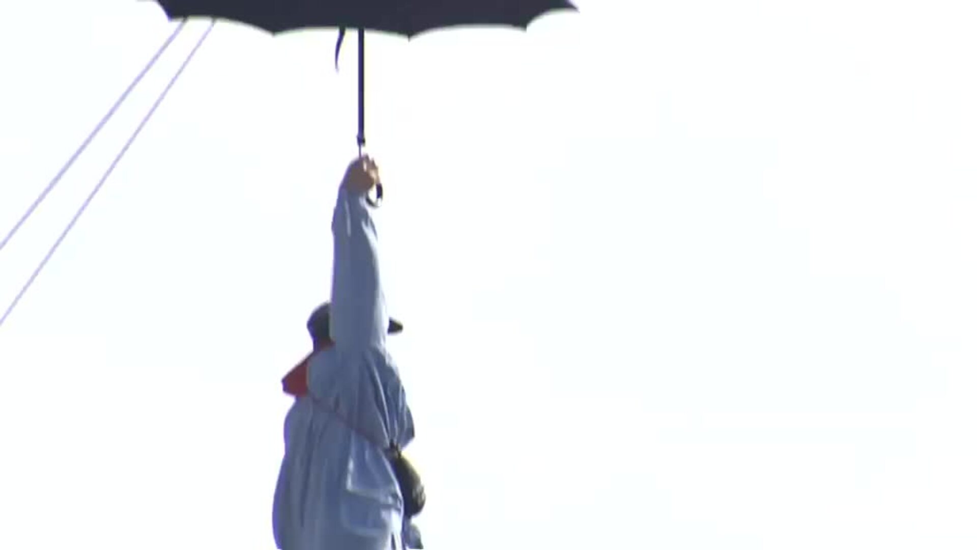 La bajada de Celedón da el pistoletazo de salida a las fiestas de Vitoria