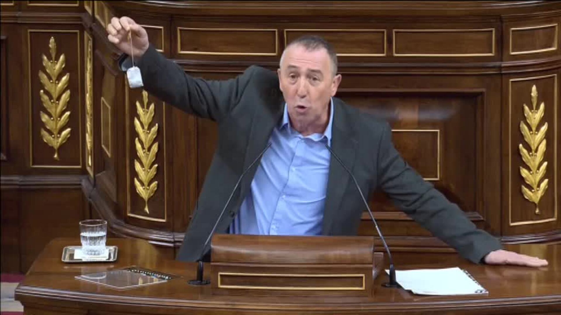 Baldoví ofrece una tila a &quot;la derecha, la extrema derecha y la derecha que se va&quot;: &quot;Les veo muy alterados&quot;