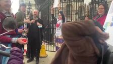 Centenares de personas se manifiestan por los recortes en Bienestar del Gobierno laborista