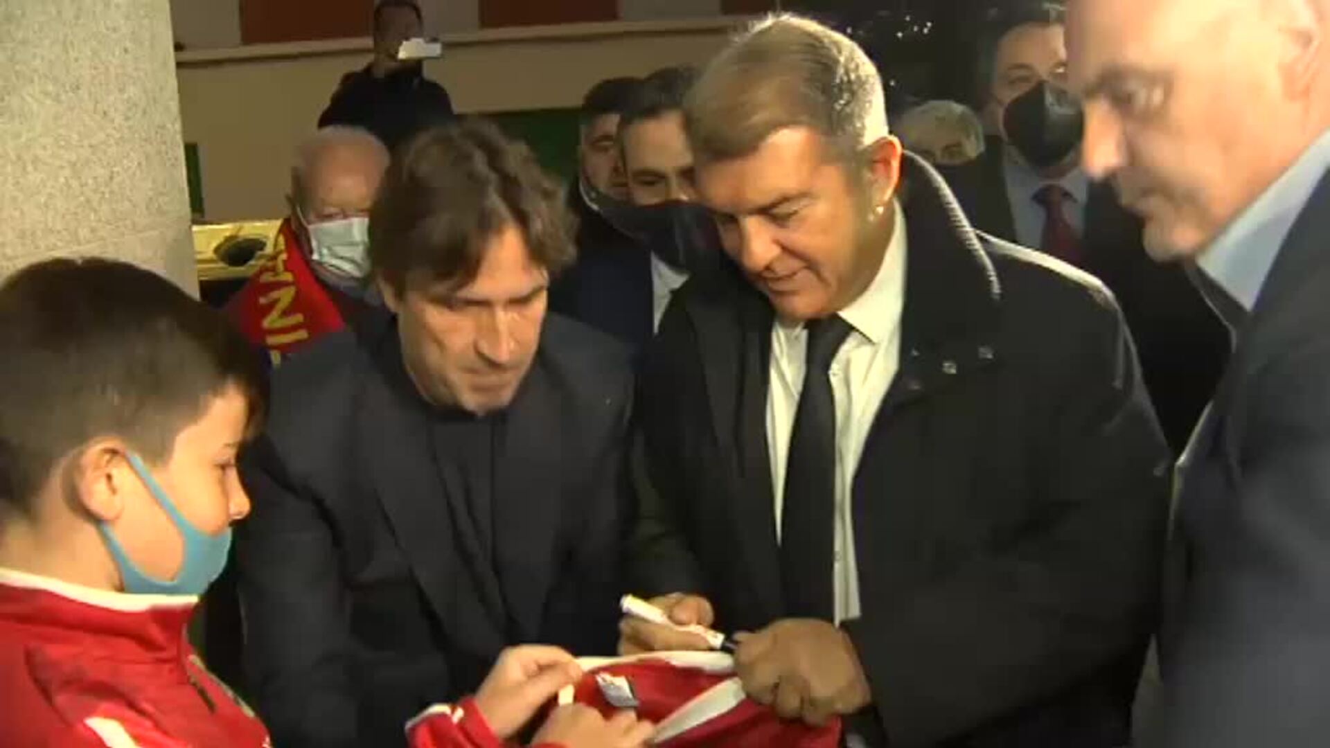 Laporta ni confirma ni desmiente el fichaje de Xavi Hernández como nuevo entrenador del Barcelona