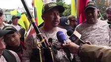 Al grito de "¡Fuerza, Miguel!", militares retirados se suman a la vigilia por Uribe Turbay