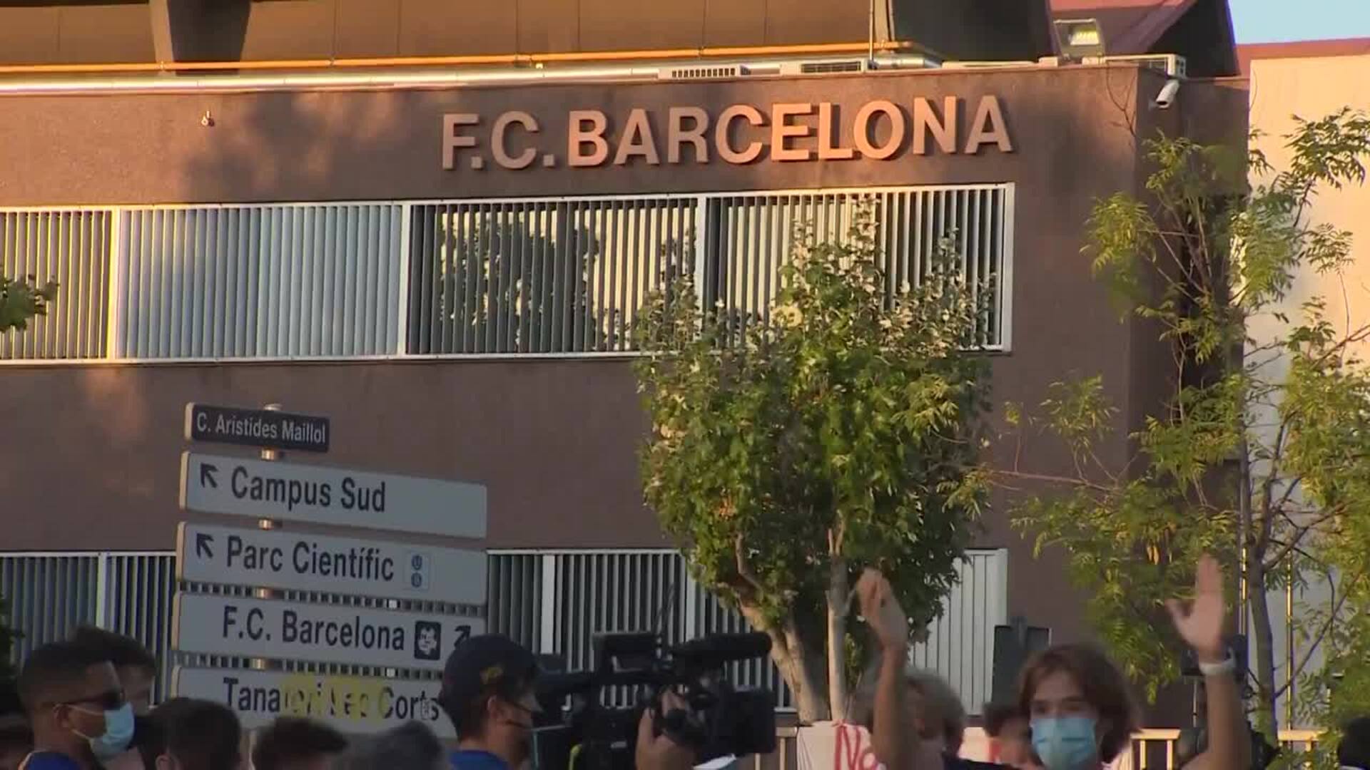 Concentración delante del Camp Nou