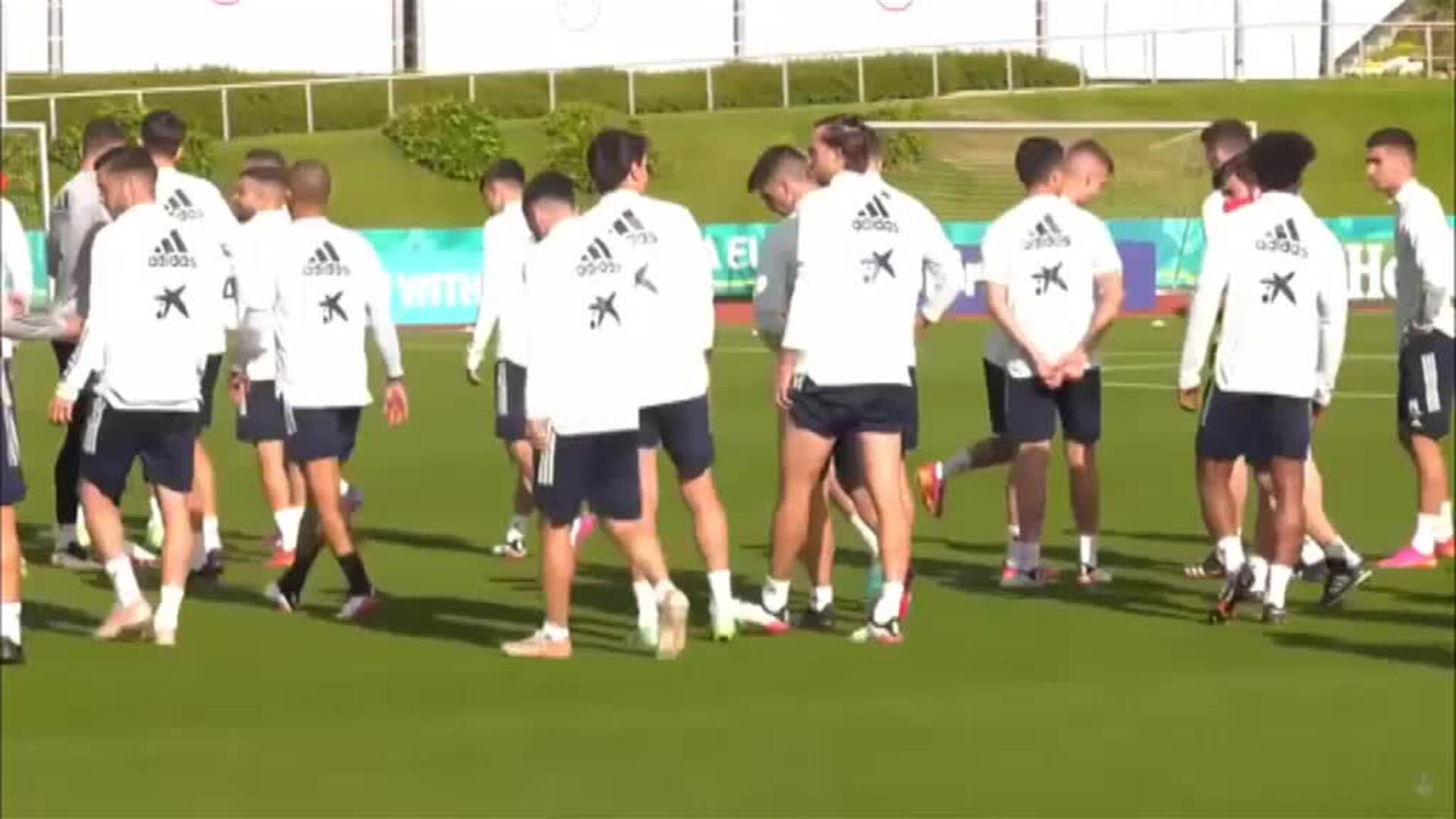 La selección ya entrena con la mente en el decisivo partido contra Esolovaquia