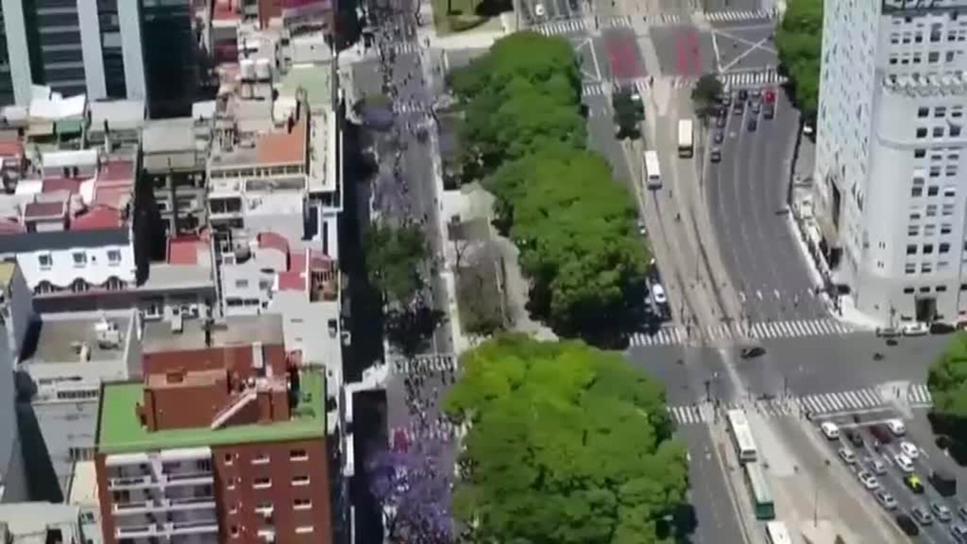 Colas kilométricas en la Casa Rosada para despedir a Maradona