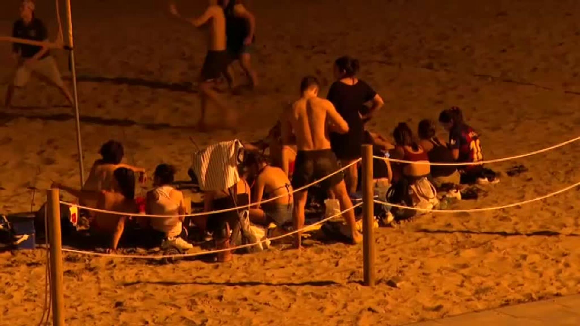 Las playas de Barcelona siguen siendo un escenario de botellones